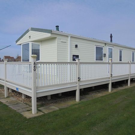 Отель 8 Berth On The Chase Инголдмелс Экстерьер фото